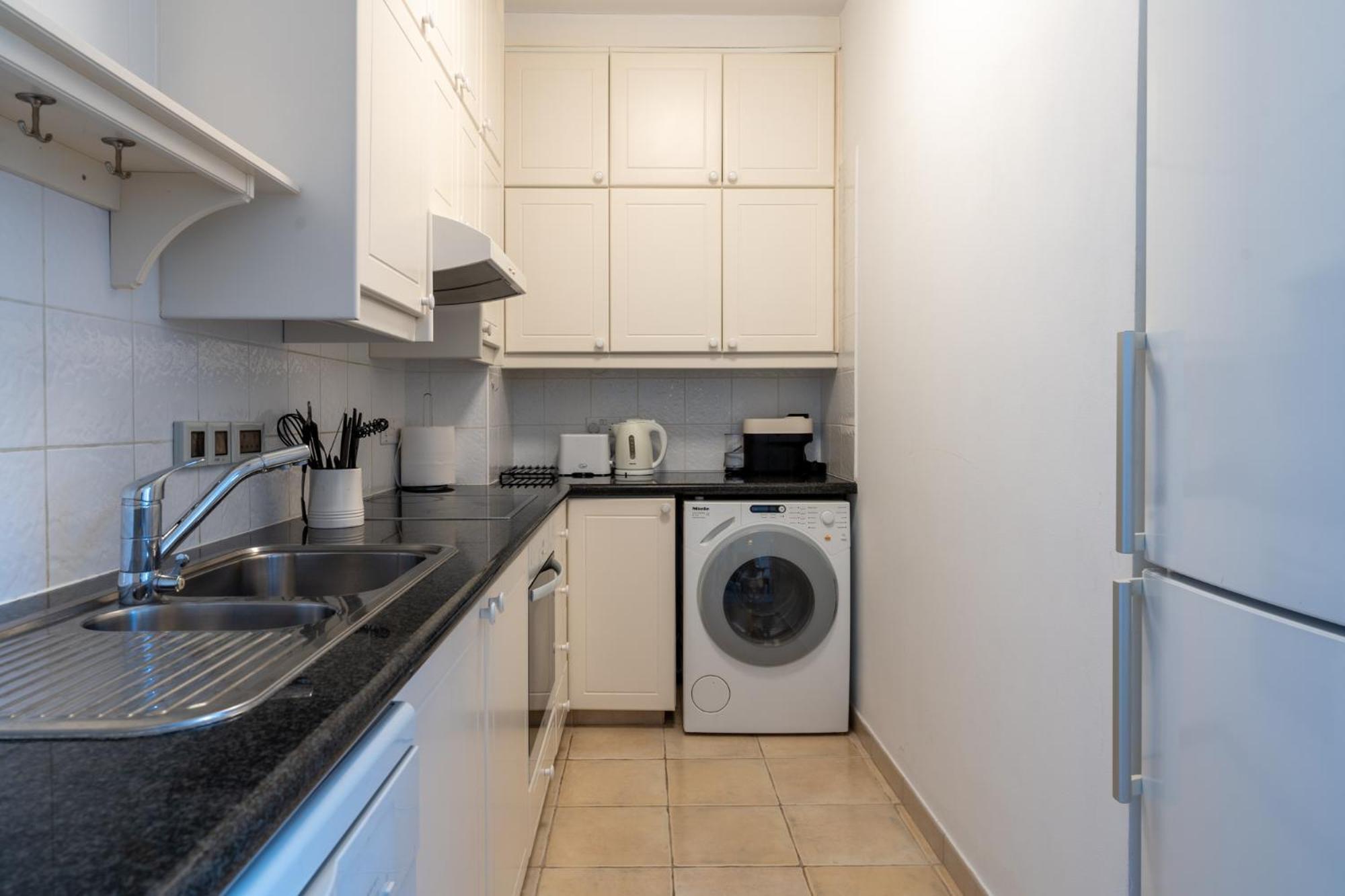 Apartament Tropical Paradise In Harbour Paphos, & Close To Pafos